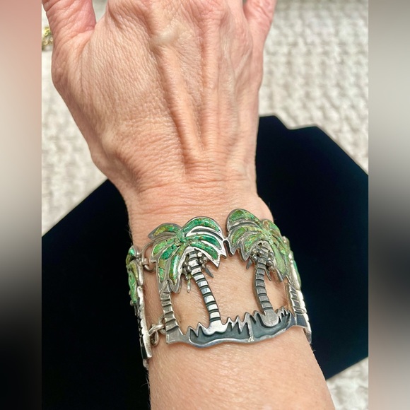 Majul & Co One of a Kind Turquoise and Silver Palm Tree bracelet - Picture 3 of 5